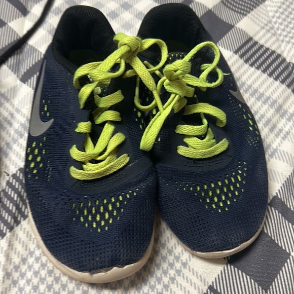 2 size 12 c little boys Nikes, well loved, fair condition - Picture 2 of 11